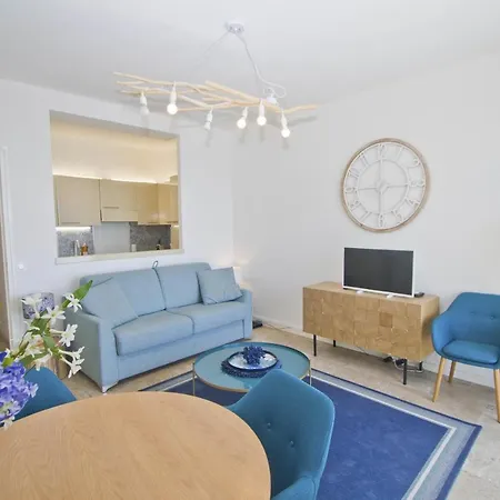 Marly Sea Front Promenade Apartment